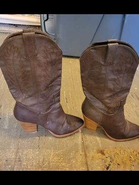 Women's Brown Western-Style Heeled Boots